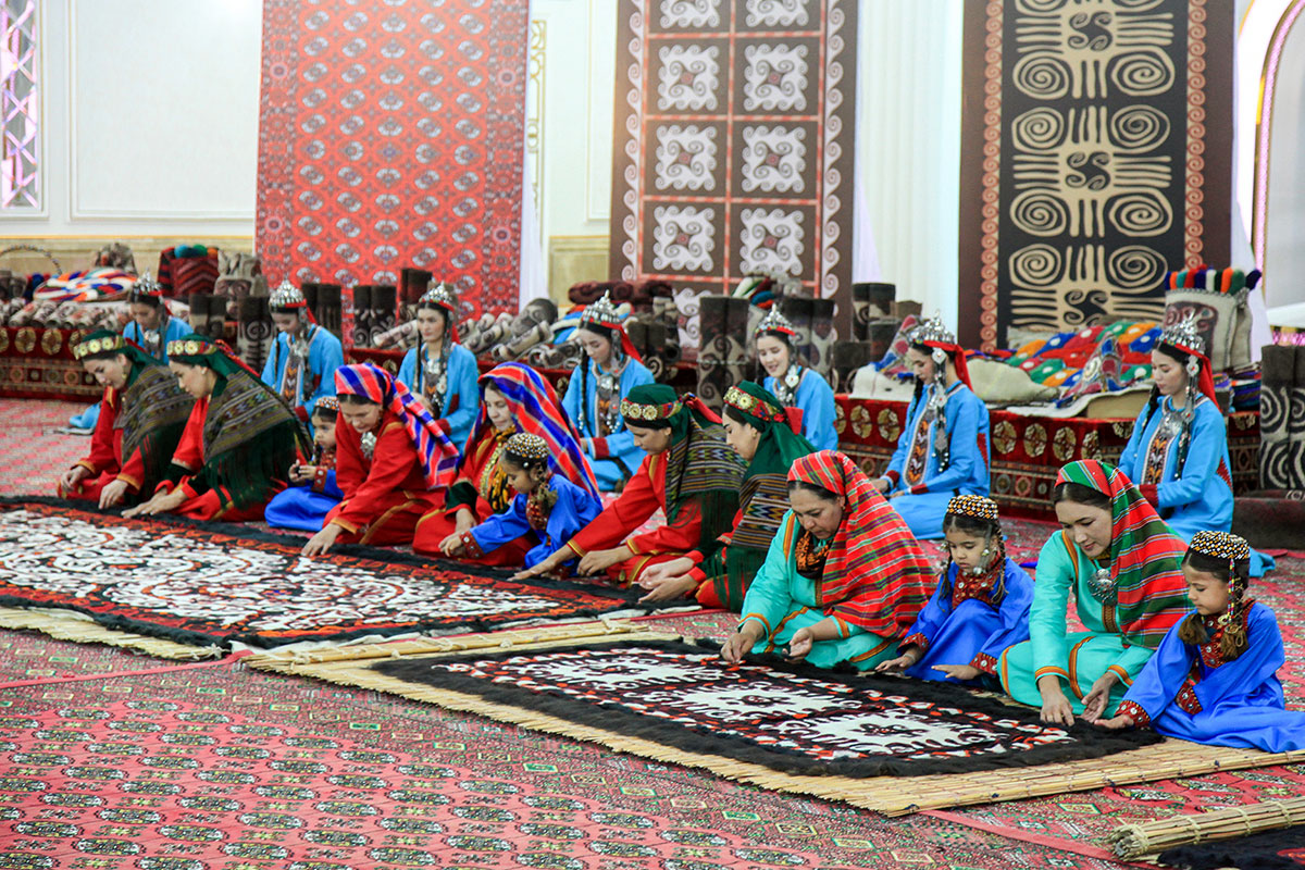 The Best Craftswomen of the Balkan Velayat Selected at the “Gülüň owadan!” Competition in Balkanabat