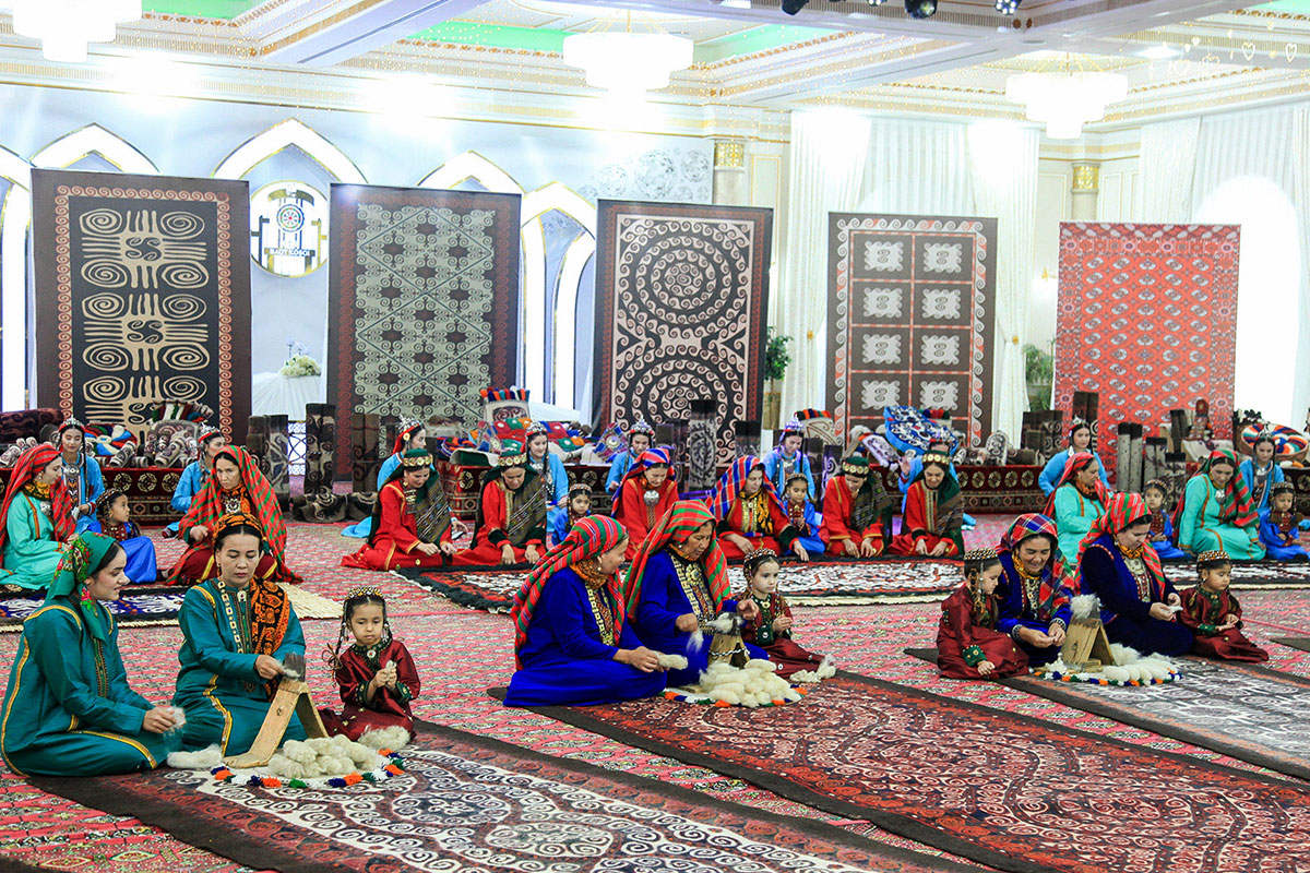 The Best Craftswomen of the Balkan Velayat Selected at the “Gülüň owadan!” Competition in Balkanabat