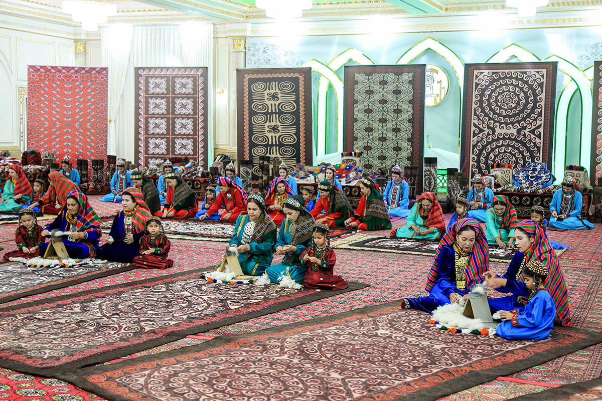 The Best Craftswomen of the Balkan Velayat Selected at the “Gülüň owadan!” Competition in Balkanabat