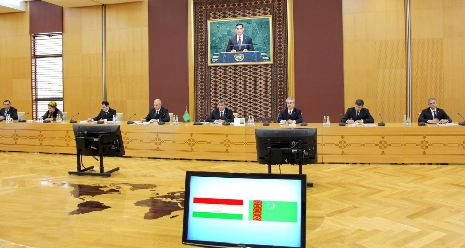 Türkmenistan bilen Täjigistan Respublikasynyň arasynda syýasy geňeşmeler