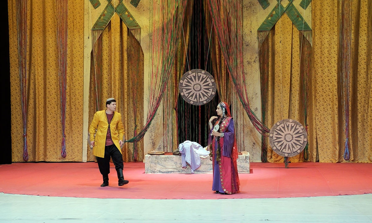 Teatryň täze sahna eseri — şanly baýrama toý sowgady