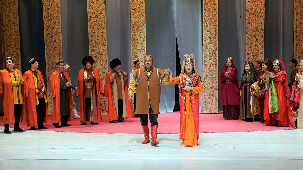 Teatryň täze sahna eseri — şanly baýrama toý sowgady