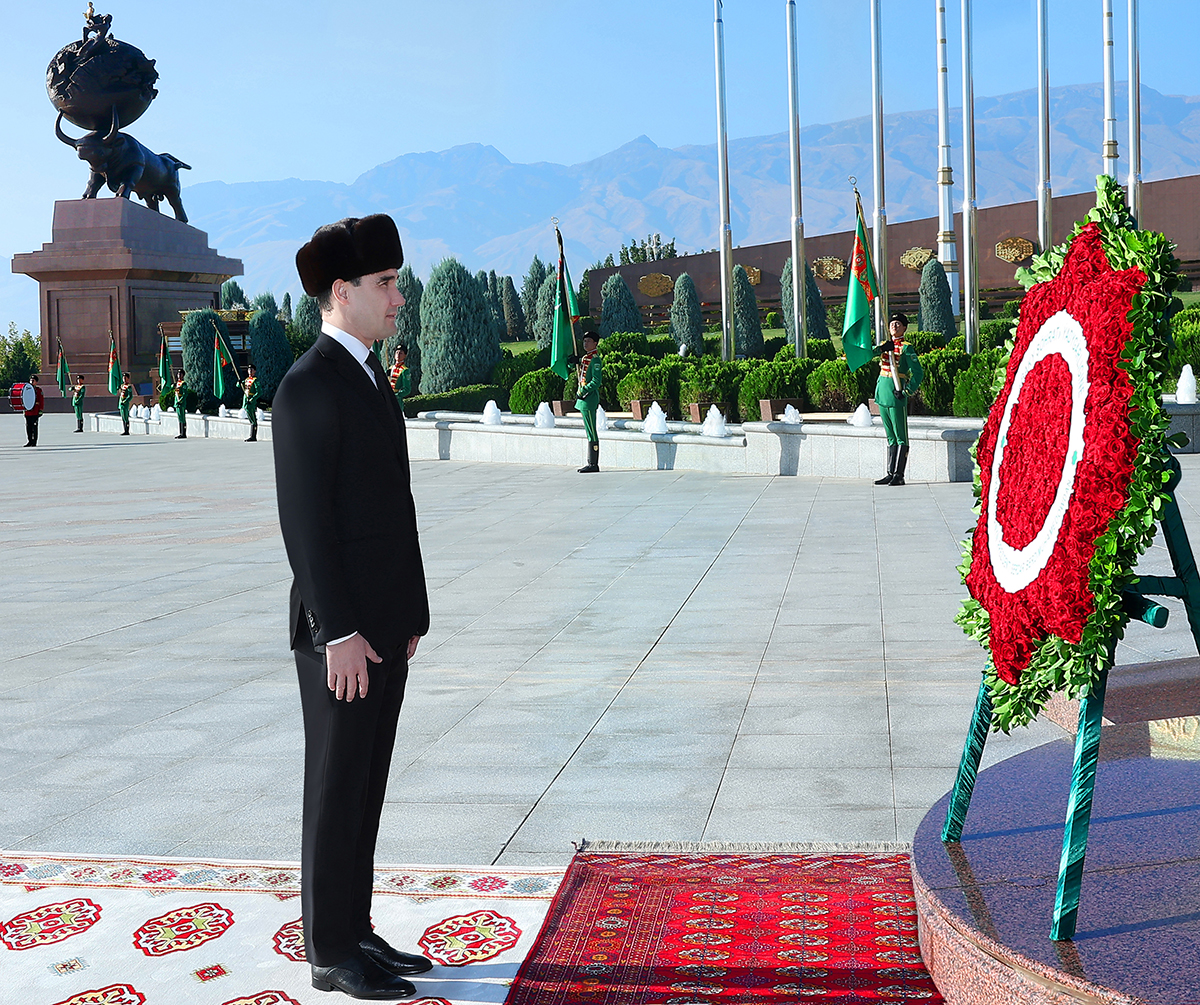 President of Turkmenistan Serdar Berdymuhamedov took part in the ceremony on the occasion of Remembrance Day