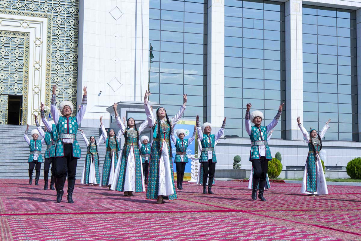 Paýtagtymyzda «Saglygy goraýyş, bilim we sport Berkarar döwletiň täze eýýamynyň Galkynyşy döwründe» atly halkara sergi we ylmy maslahat öz işine başlady