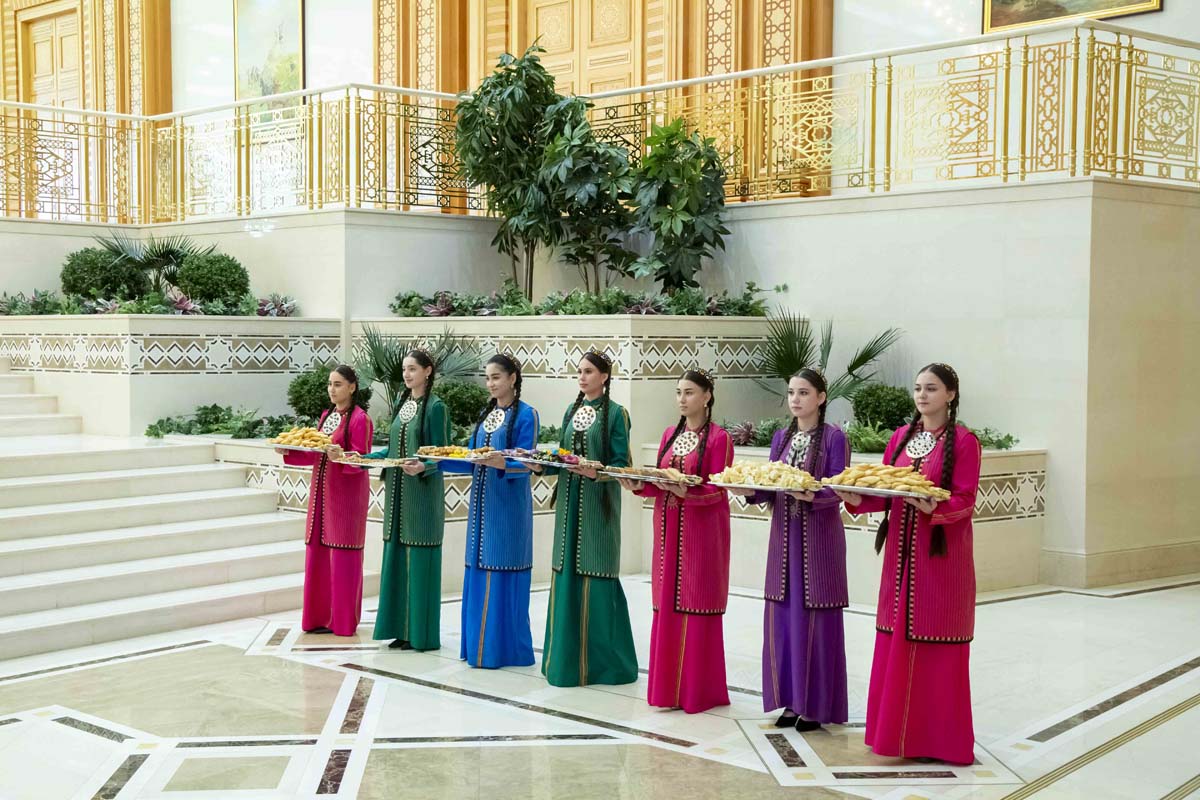 Paýtagtymyzda «Saglygy goraýyş, bilim we sport Berkarar döwletiň täze eýýamynyň Galkynyşy döwründe» atly halkara sergi we ylmy maslahat öz işine başlady