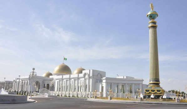 The President of Turkmenistan received the head of VINCI Construction Grands Projets