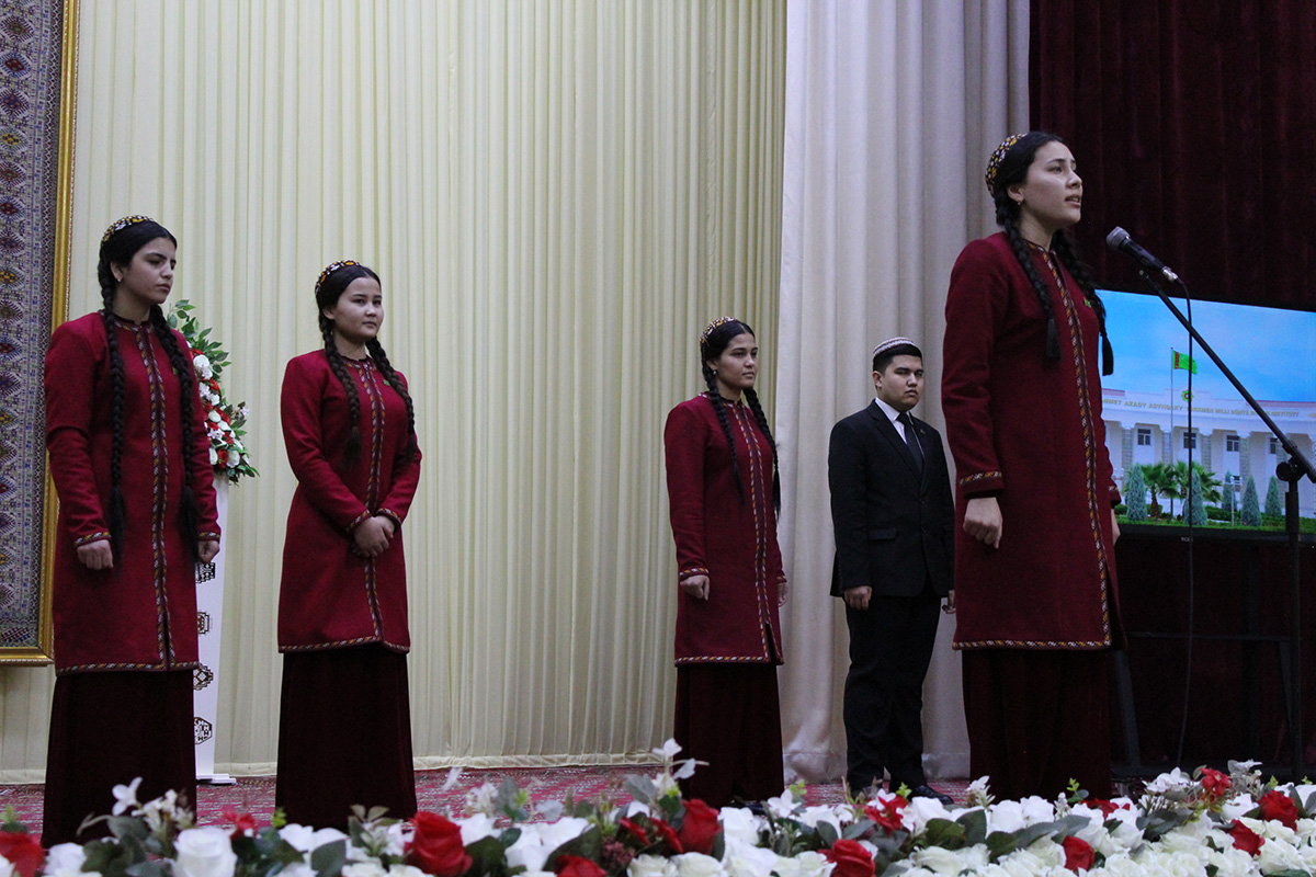 580-летию великого Алишера Навои посвящается