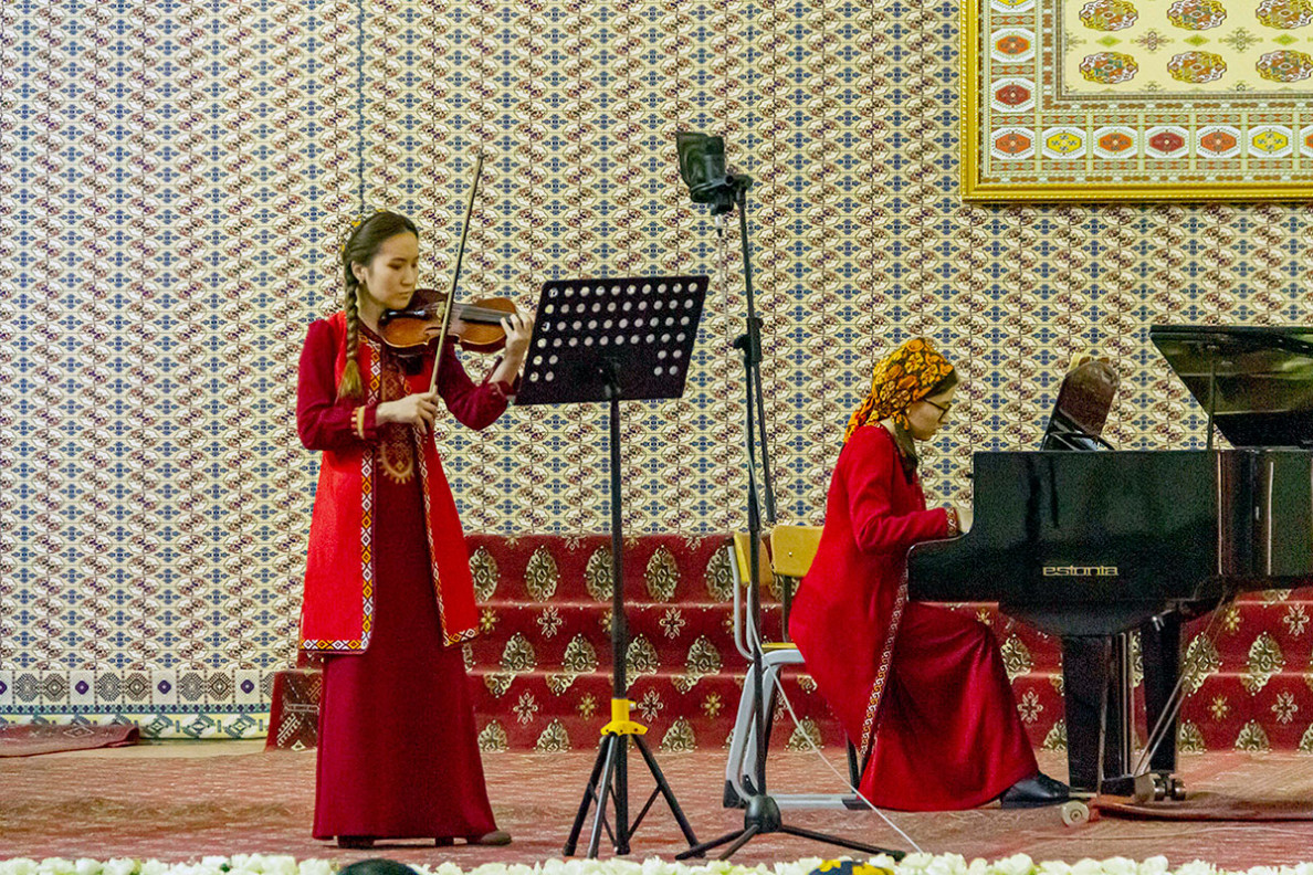 Onlaýn görnüşde skripkaçylar üçin ussatlyk sapagy