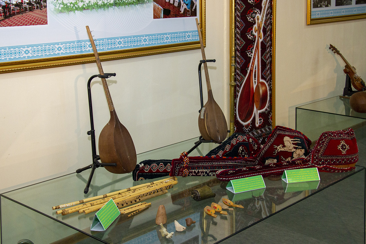 Диалог между каноном, дутаром и гиджаком