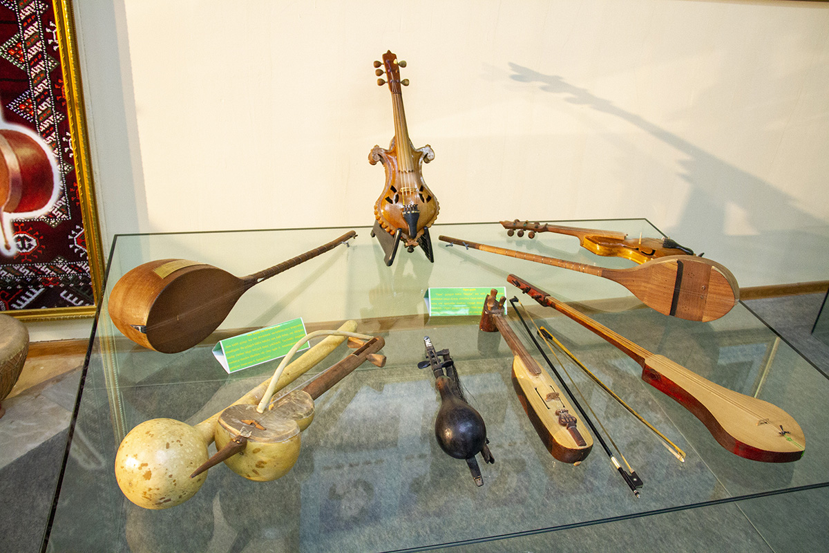 Kanonyň, dutaryň we gyjagyň özara söhbedi