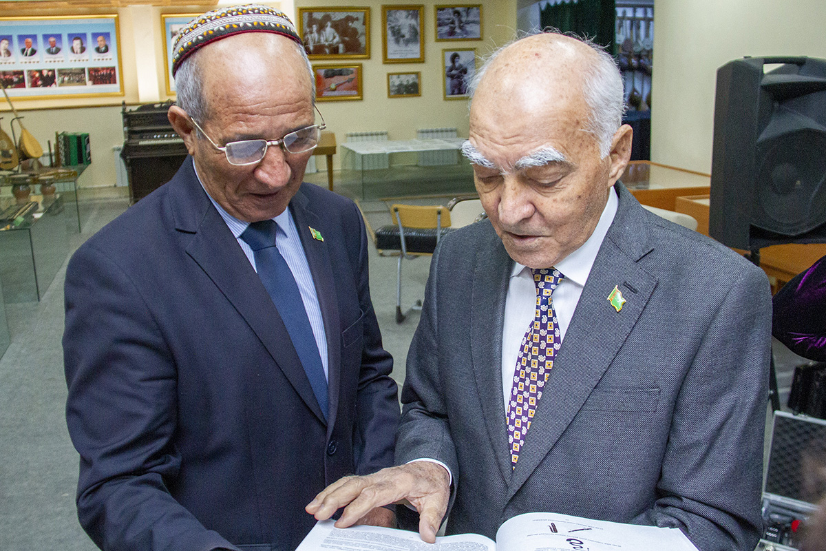 Kanonyň, dutaryň we gyjagyň özara söhbedi