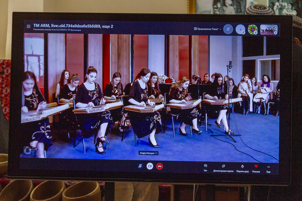 Kanonyň, dutaryň we gyjagyň özara söhbedi