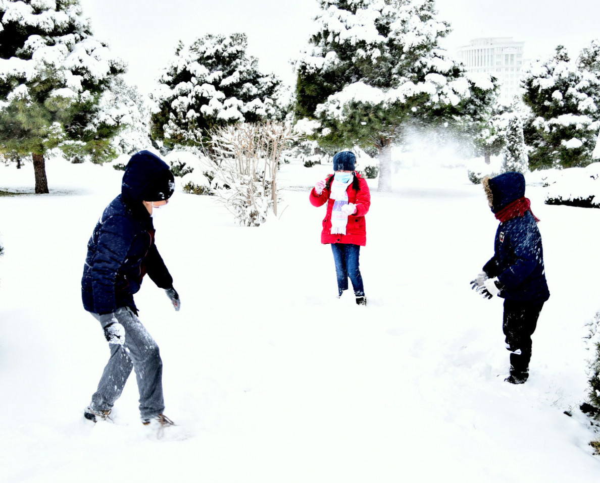 Fotoreportaž: baharyň gyş öwüşgini ýa-da martyň aýazly oýny