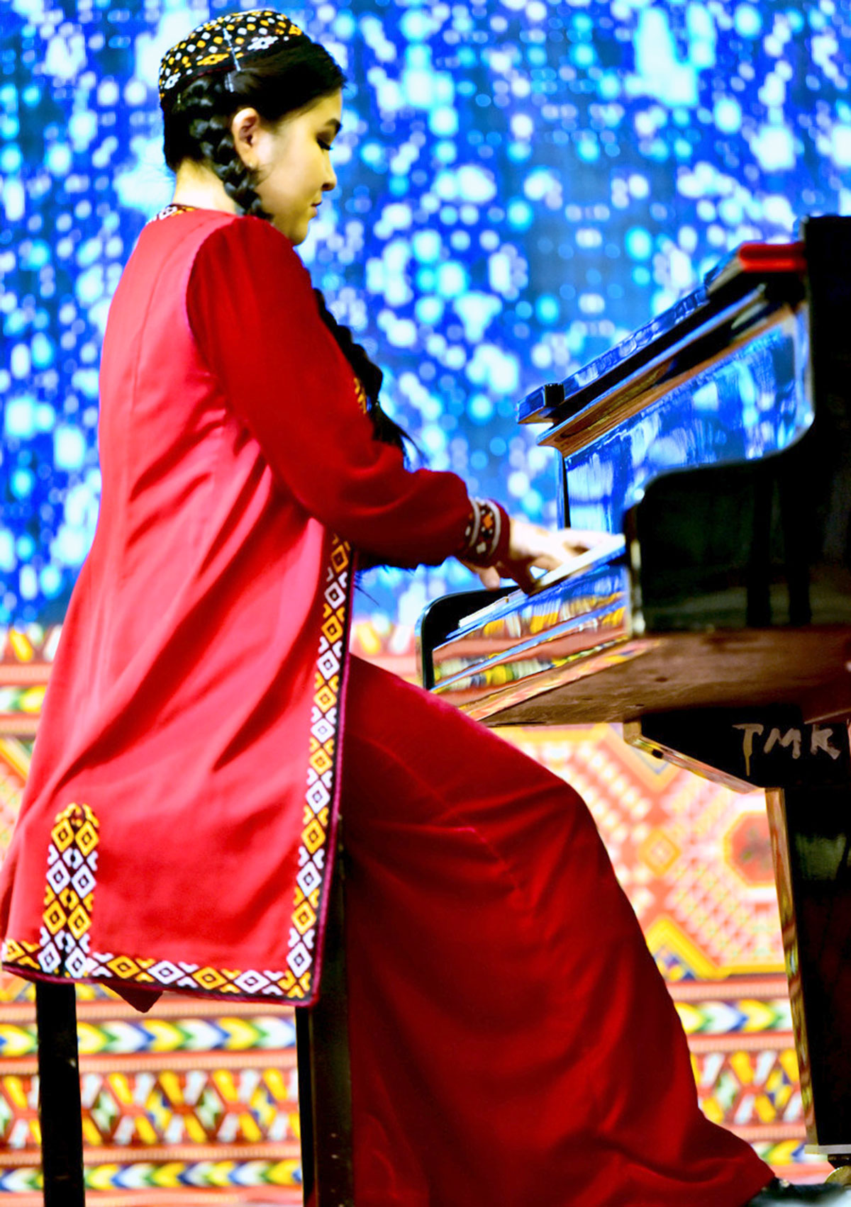 Sungat dilinde söhbet:  türkmen we azerbaýjan aýdymçy-sazandalarynyň onlaýn-konserti