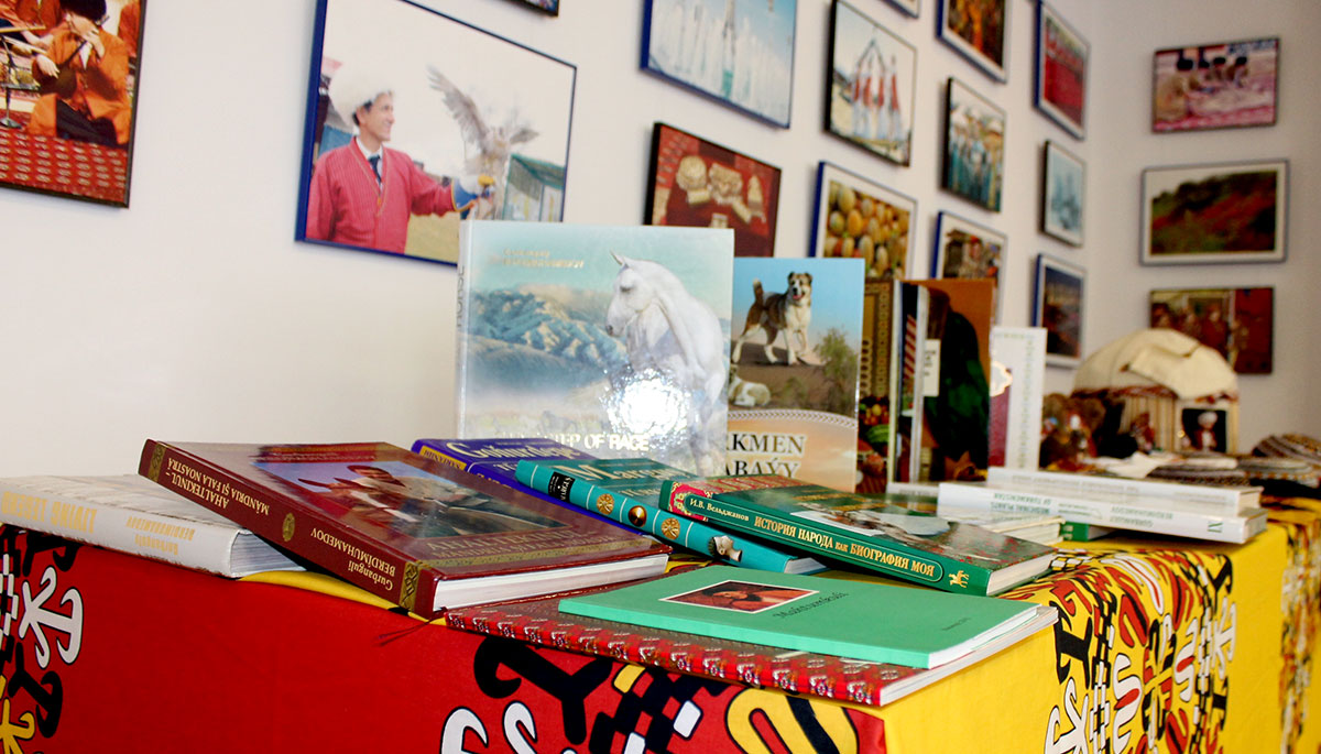 Жители Румынии знакомятся с историей, культурой и традициями туркменского народа