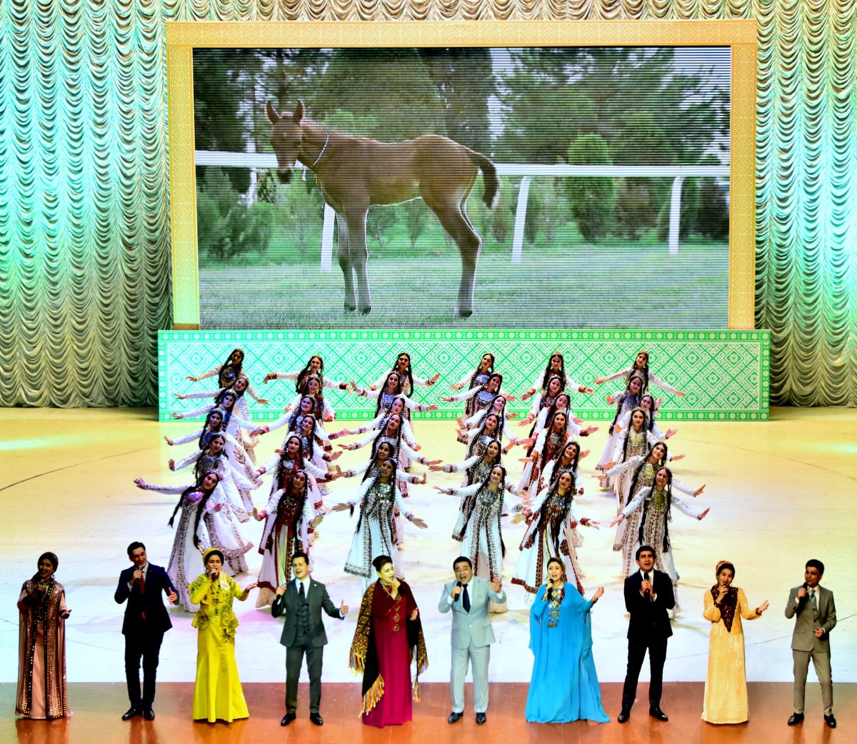 Прошло чествование Нурали Рахимова и состоялась премьера песни на стихи главы государства