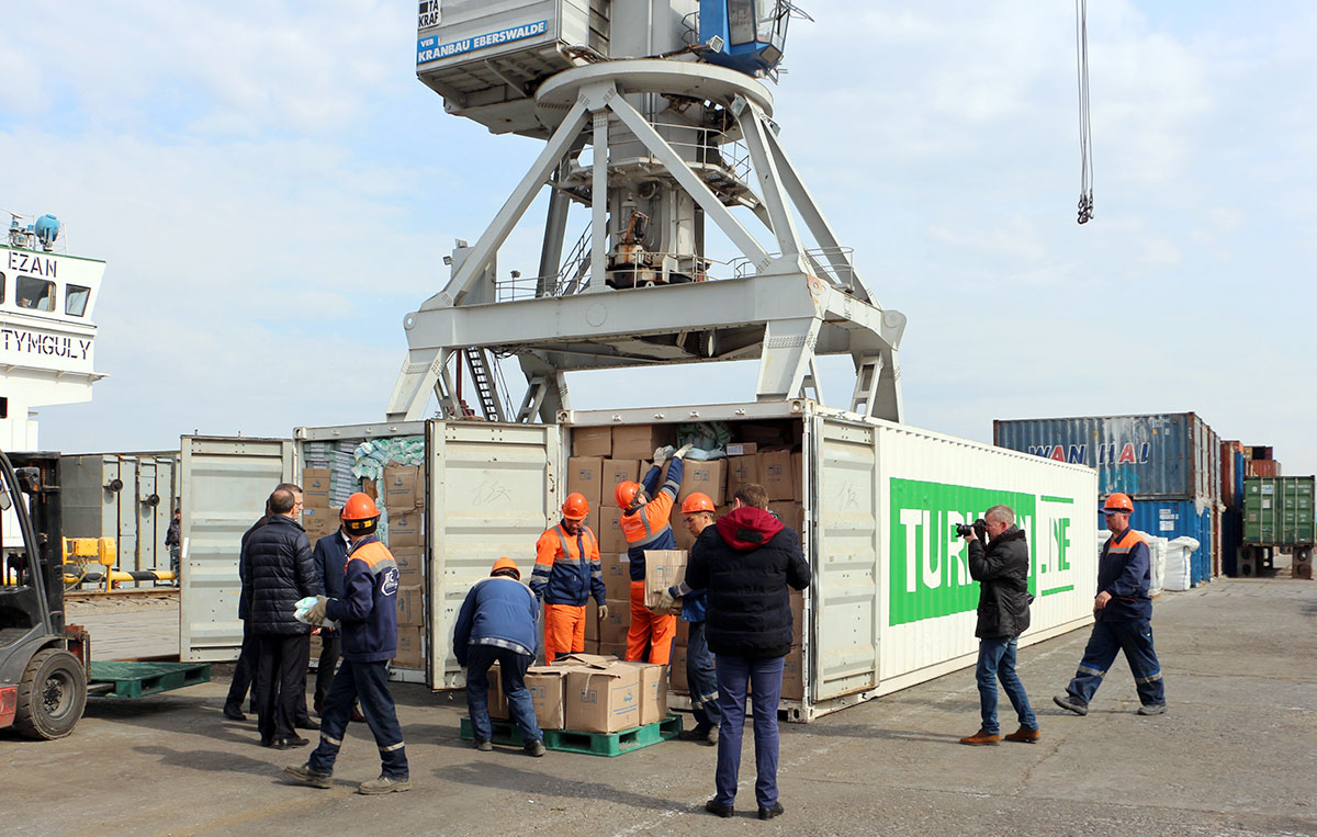 Humanitarian cargo from Turkmenistan arrives of Astrakhan Port