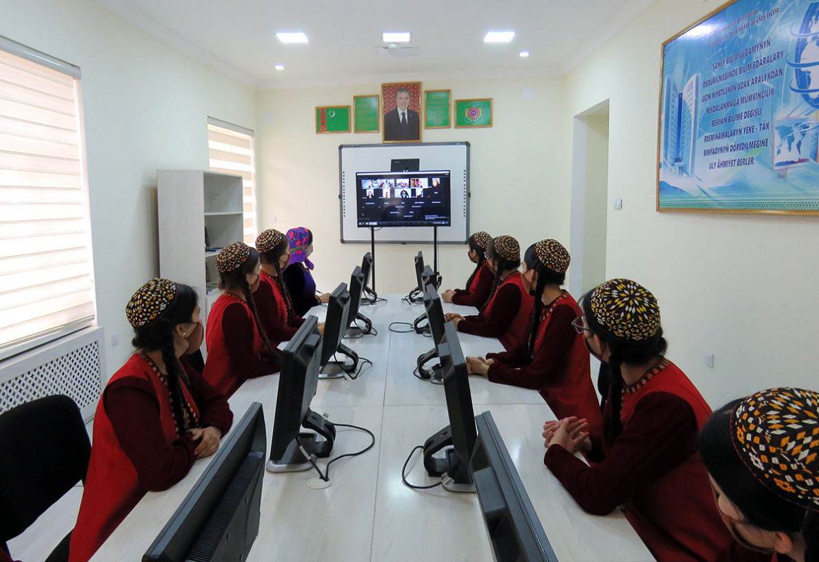 French Language Week: About Turkmenistan in the Language of Flaubert and Baudelaire