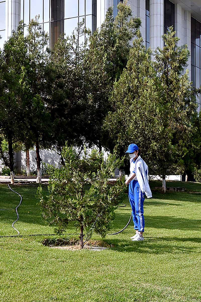 Ашхабадцы участвуют в акциях по поддержанию чистоты в городе