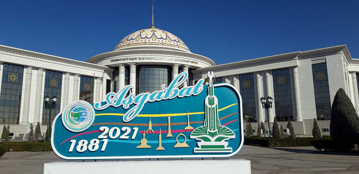 Ашхабадцы участвуют в акциях по поддержанию чистоты в городе