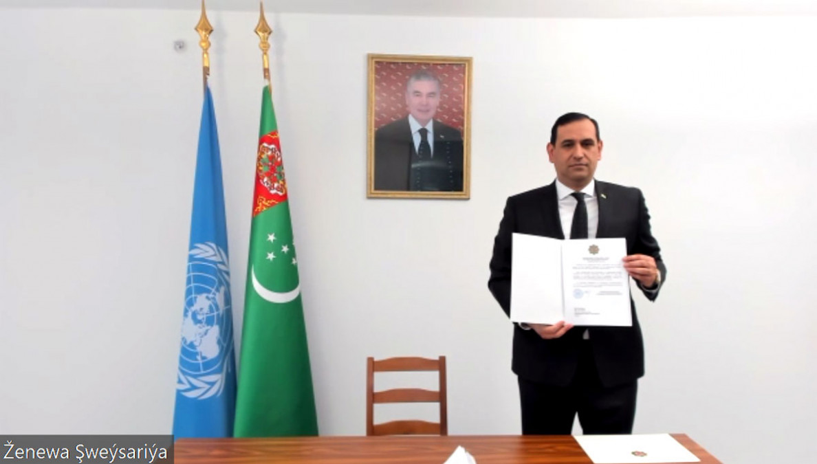 Türkmenistan iş bilen üpjünçilik syýasaty baradaky Konwensiýany ratifisirländiginiň namasy Halkara Zähmet Guramasynyň Baş direktoryna gowşurdy