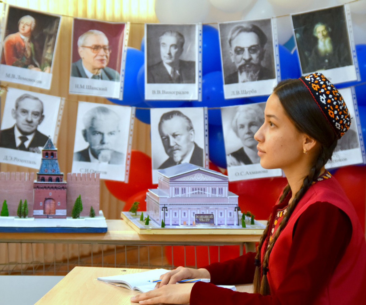 Dünýä dilleri instituty Rus diliniň hepdeligini geçirýär