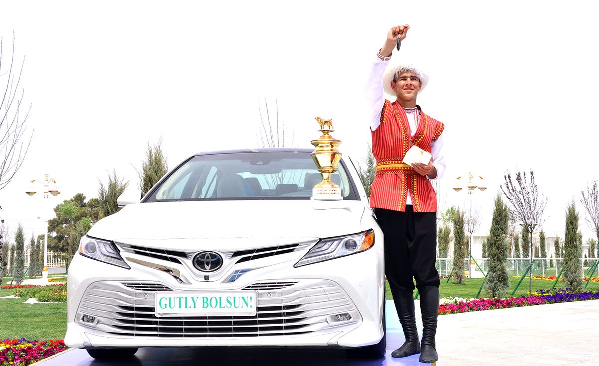 В Туркменистане выбрали отважного алабая 2021 года