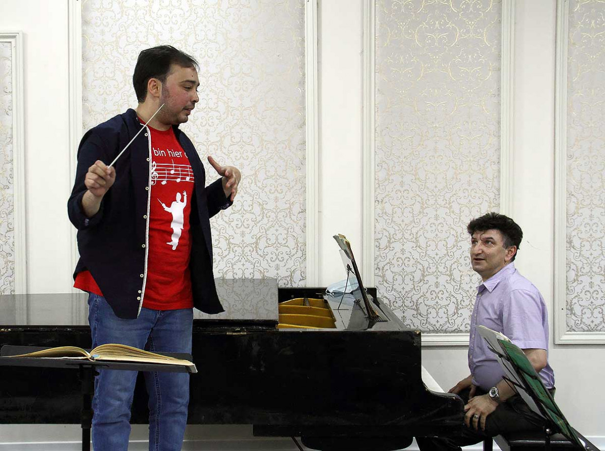 Zehinler we olaryň janköýerleri: konsert möwsüminiň öň ýanyndaky söhbetdeşlik