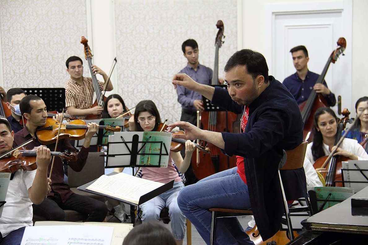 Zehinler we olaryň janköýerleri: konsert möwsüminiň öň ýanyndaky söhbetdeşlik