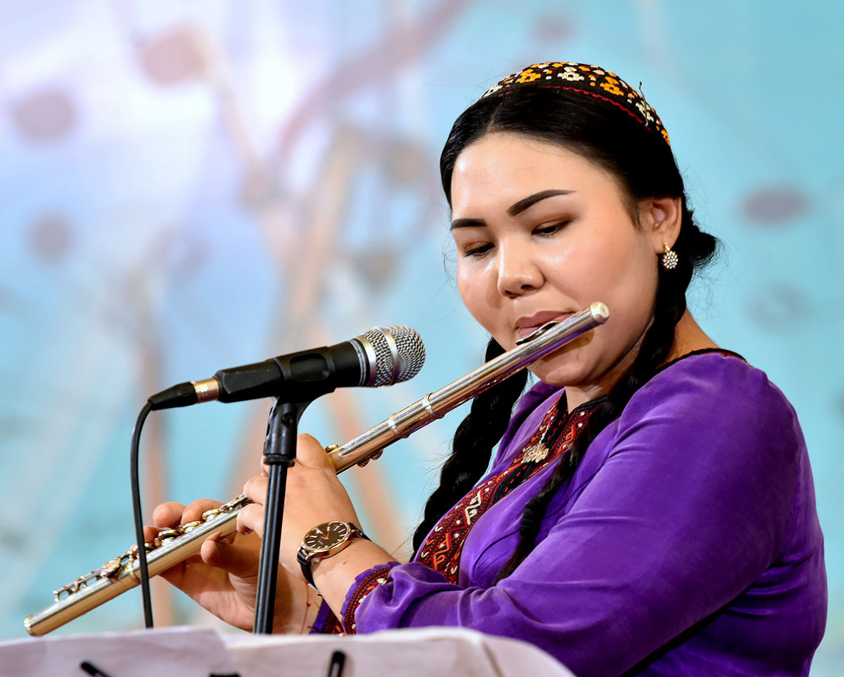 Performances by Ragtime: Jazz Rhythms and Gift for Mother