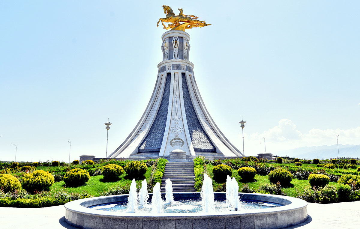 Seýilgäh, suw çüwdürimleri we heýkel toplumlary merjen paýtagtymyzyň göwher gaşydyr