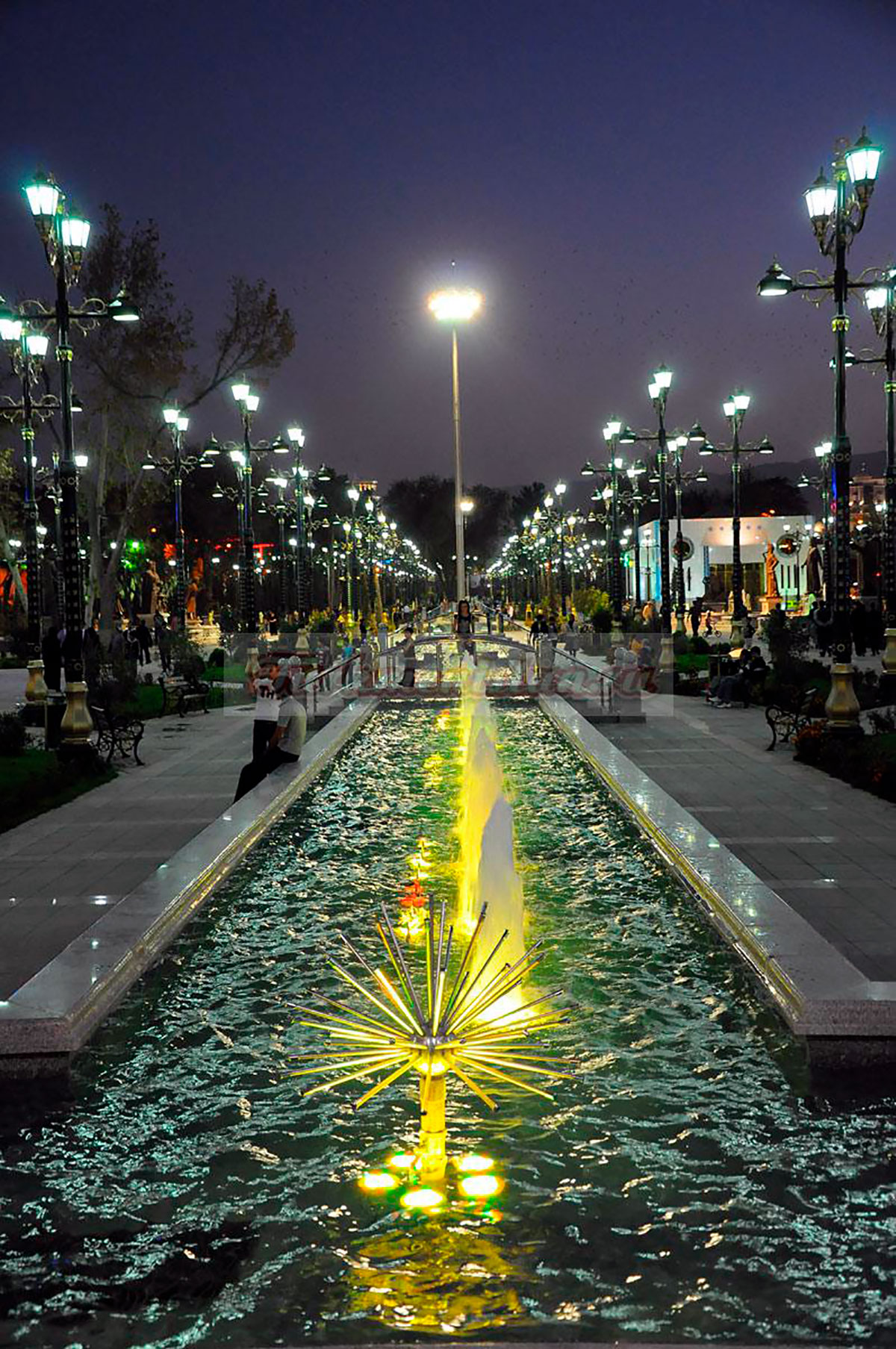 Seýilgäh, suw çüwdürimleri we heýkel toplumlary merjen paýtagtymyzyň göwher gaşydyr