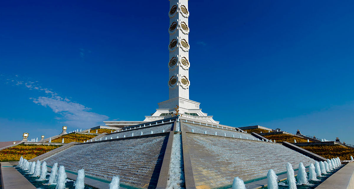 Seýilgäh, suw çüwdürimleri we heýkel toplumlary merjen paýtagtymyzyň göwher gaşydyr