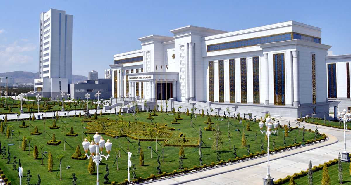 Seýilgäh, suw çüwdürimleri we heýkel toplumlary merjen paýtagtymyzyň göwher gaşydyr