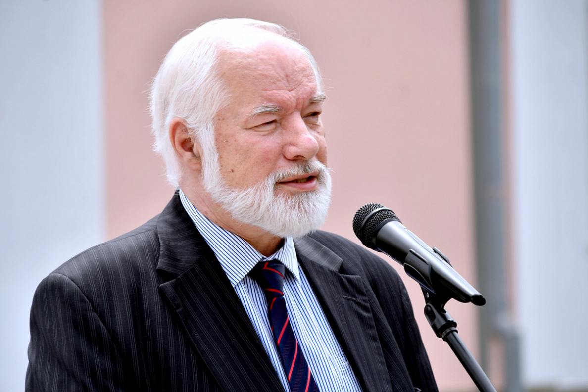 Monument to Yuri Gagarin Unveiled in Ashgabat