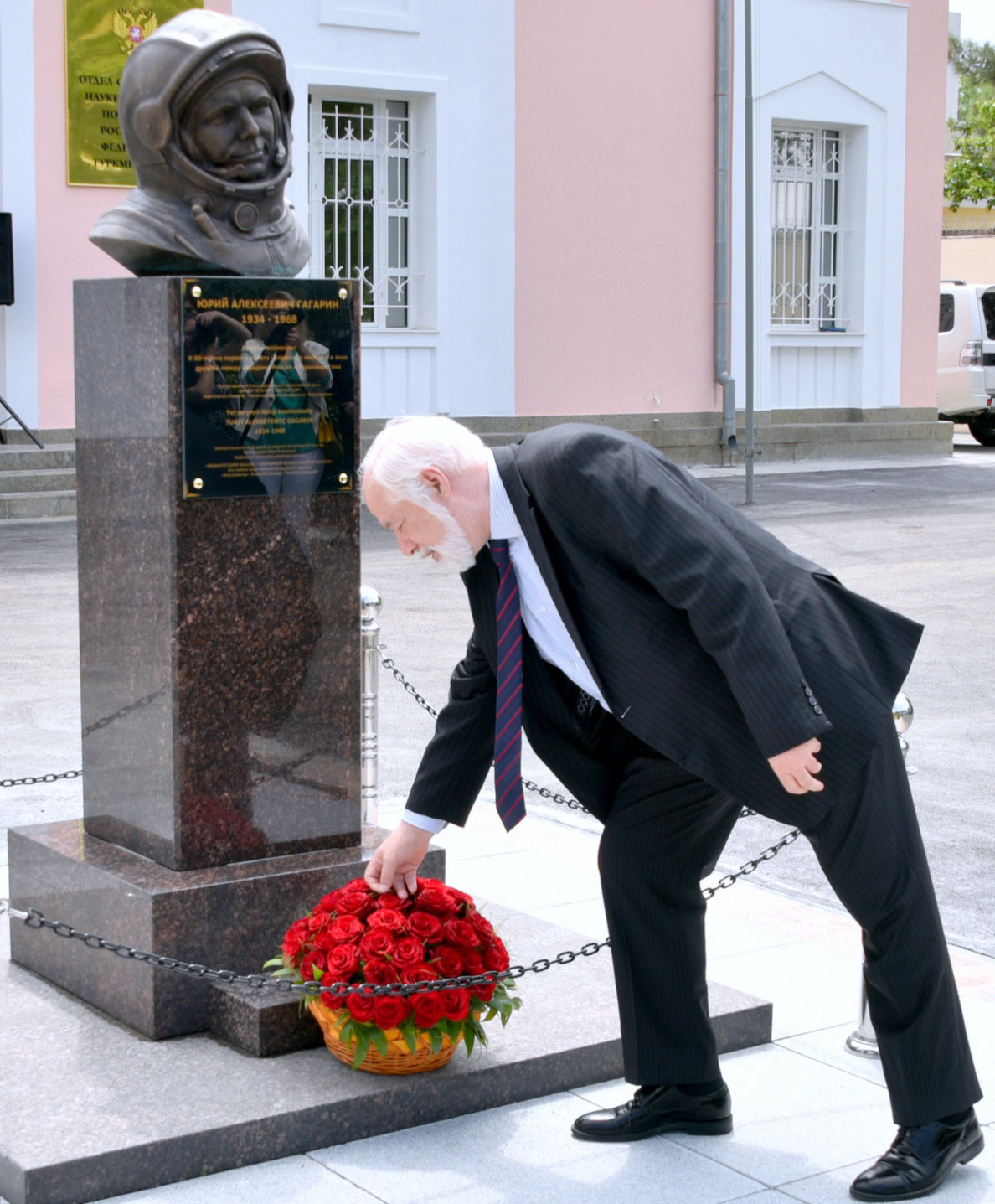 Monument to Yuri Gagarin Unveiled in Ashgabat