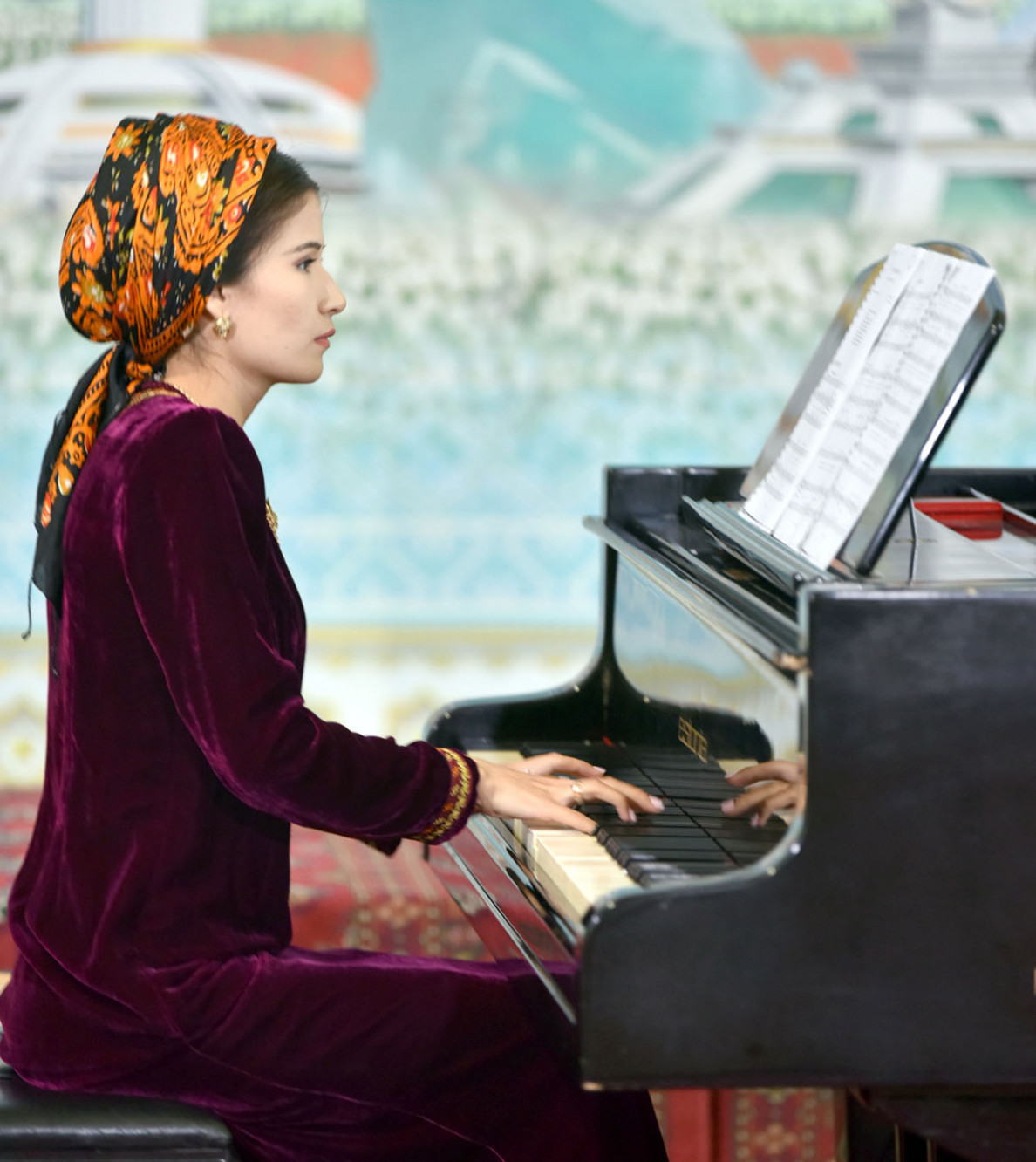 Milli konserwatoriýada aýdymçylaryň bäsleşigi: täze atlar, şowly çykyşlar