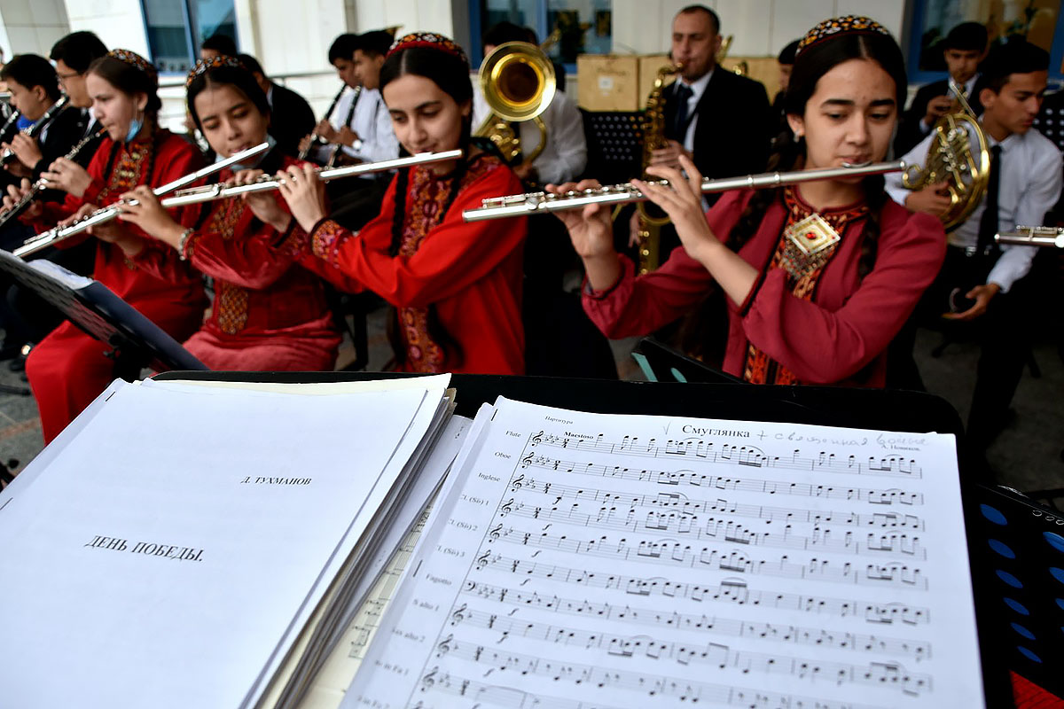 «Мы помним – мы гордимся!»: в Ашхабаде прошла акция «Бессмертный полк»