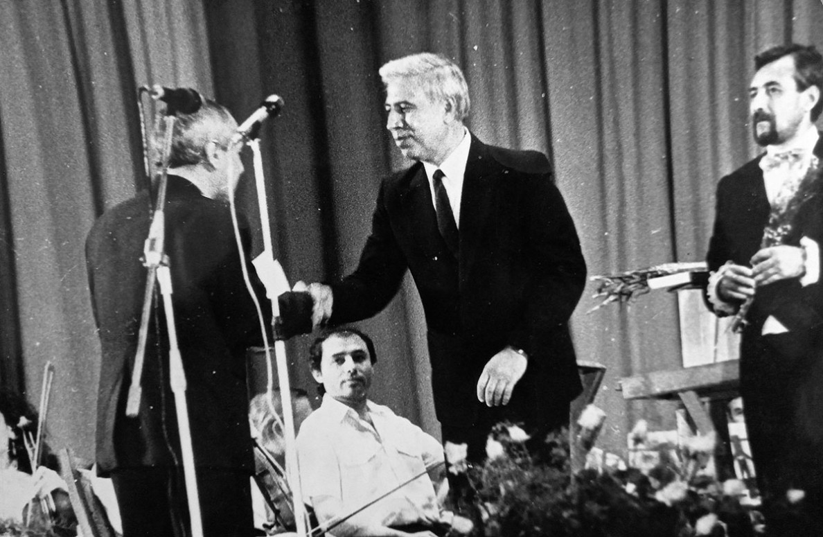 Indira Ganda bagyşlanan saz ýa-da  Çary Nurymowyň  ajaýyp eserleriniň biriniň taryhy