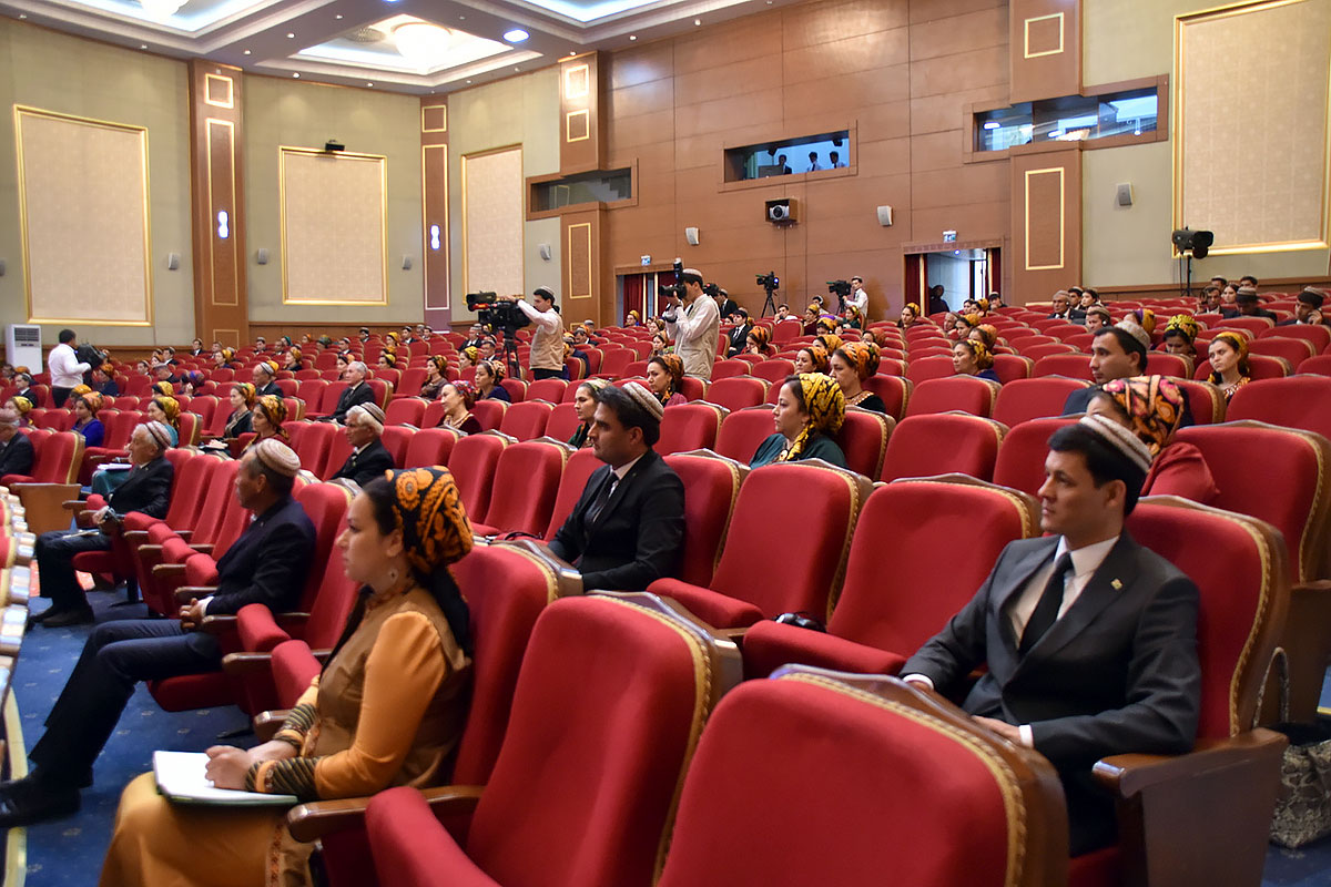 Türkmenistanda Soltan Sanjara bagyşlanan halkara maslahat geçirildi