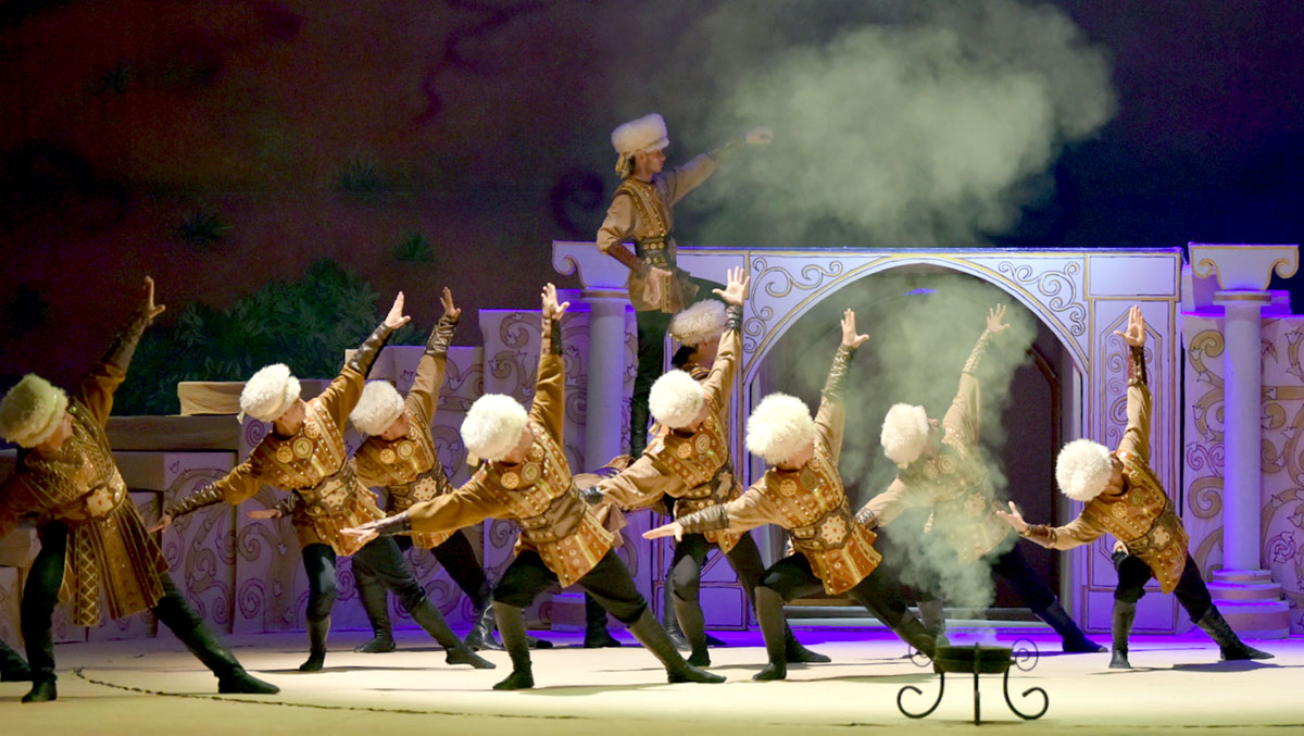 Легенда о тополе и семейное счастье - в спектакле-притче Главного драматического театра