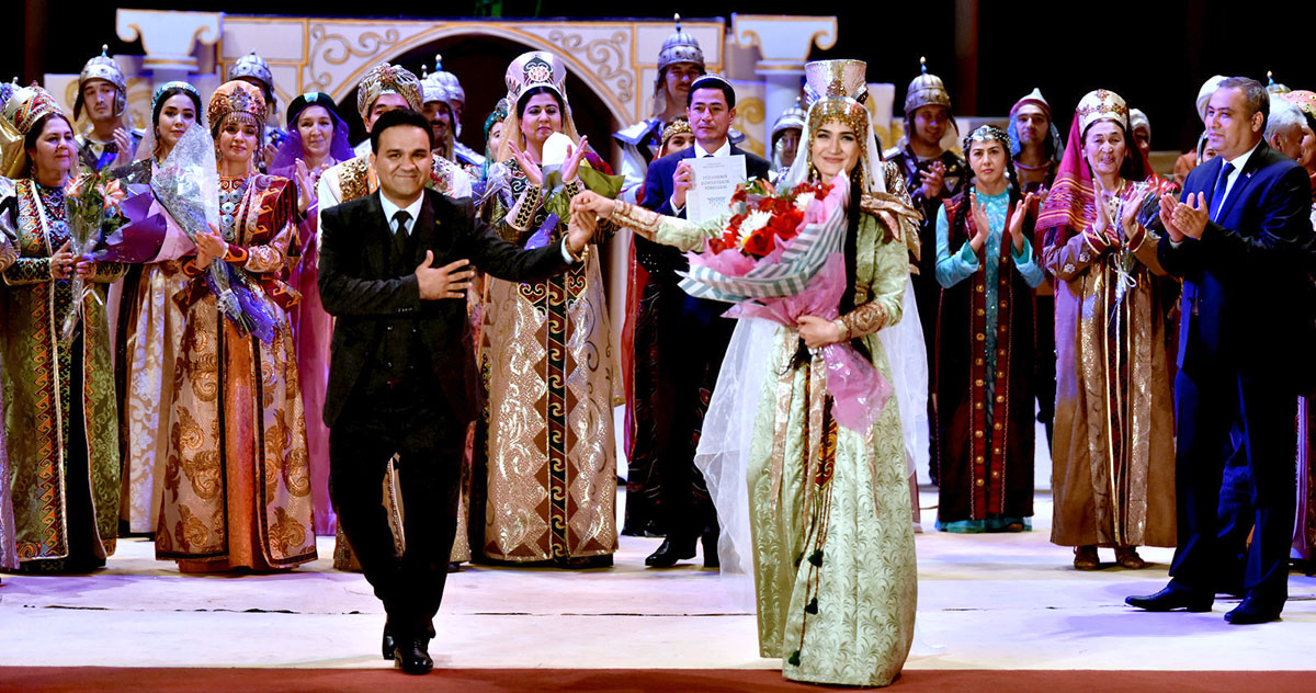 Легенда о тополе и семейное счастье - в спектакле-притче Главного драматического театра