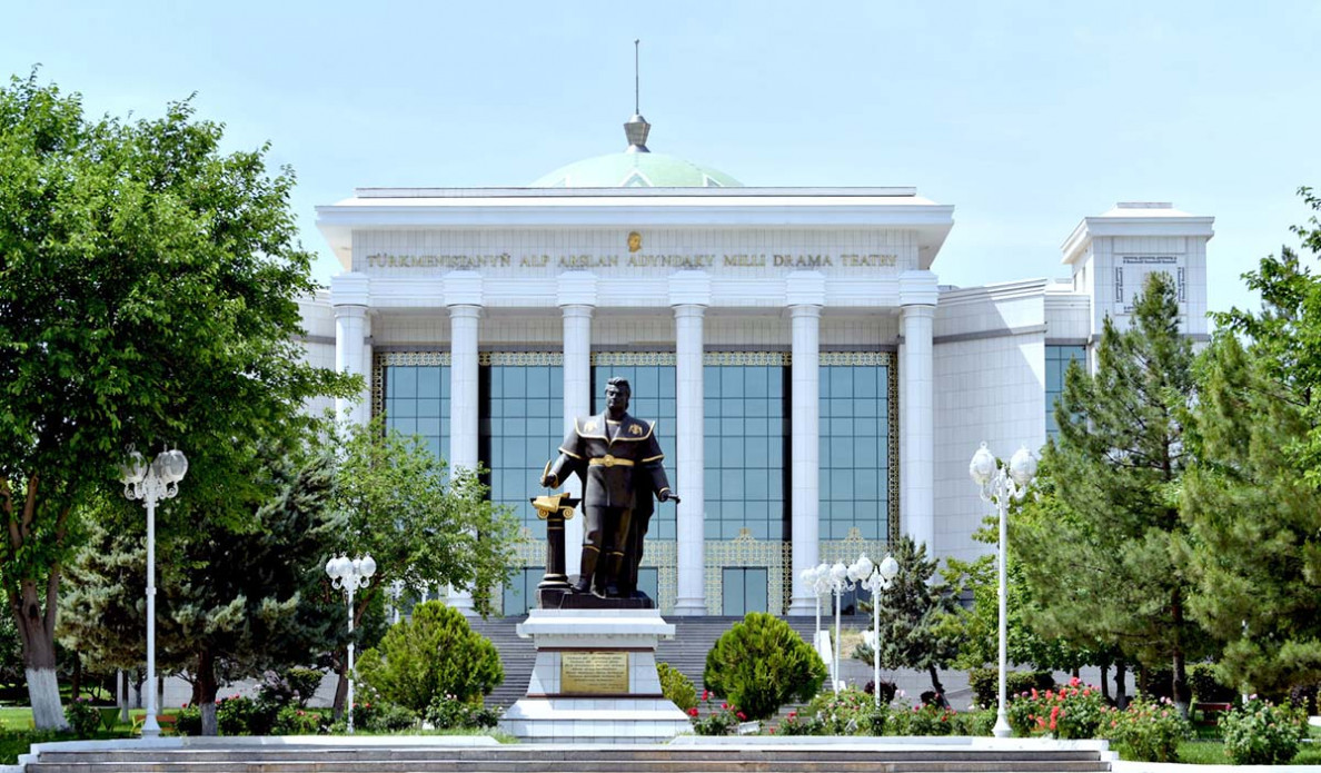 Daşoguzyň teatry döwlet Baştutanynyň “Türkmeniň döwletilik  ýörelgesi” eseri boýunça  döredilen oýny görkezdi