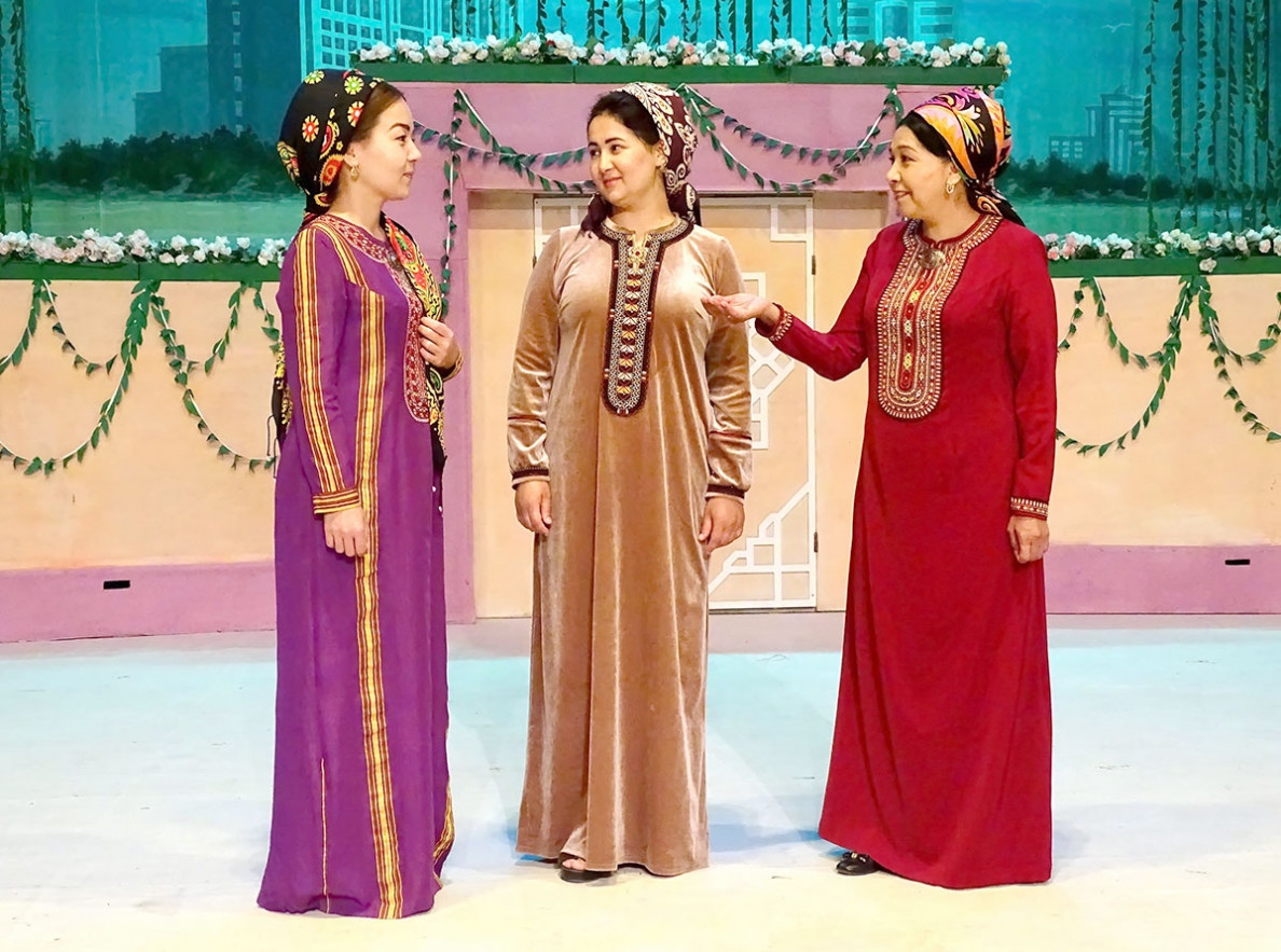 Milli teatr bäsleşiginiň ikinji güni