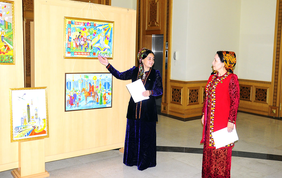 Школьники Дашогузского велаята представили на конкурс стихи и рисунки о туркменской столице