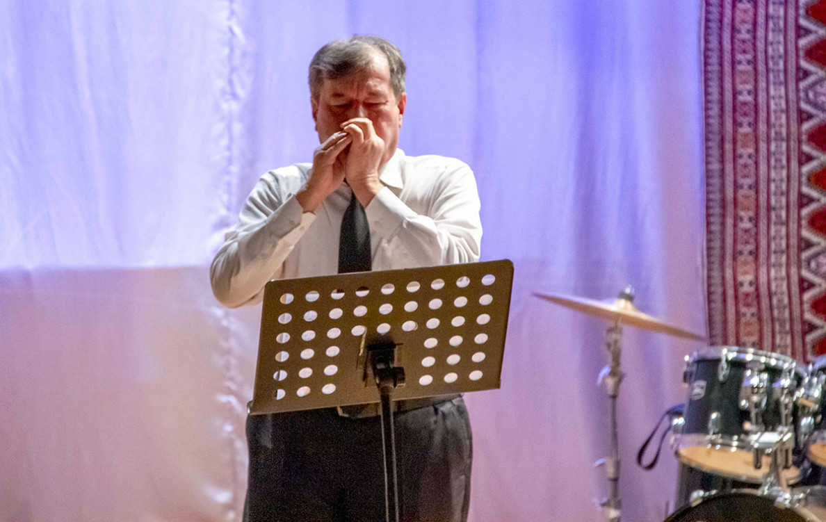 Bah we saksofon. Ýörite sazçylyk mekdebiniň mugallymlarynyň saz sowgady