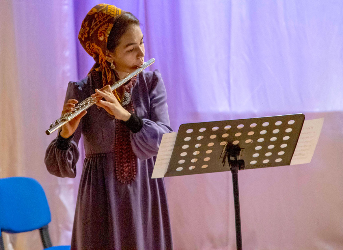 Bah we saksofon. Ýörite sazçylyk mekdebiniň mugallymlarynyň saz sowgady