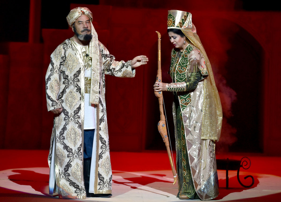 Derek agajy we maşgala bagty hakda rowaýat - Baş drama teatrynyň sahna hekaýaty