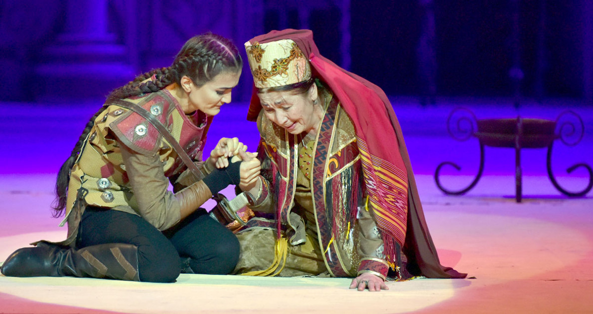 Derek agajy we maşgala bagty hakda rowaýat - Baş drama teatrynyň sahna hekaýaty