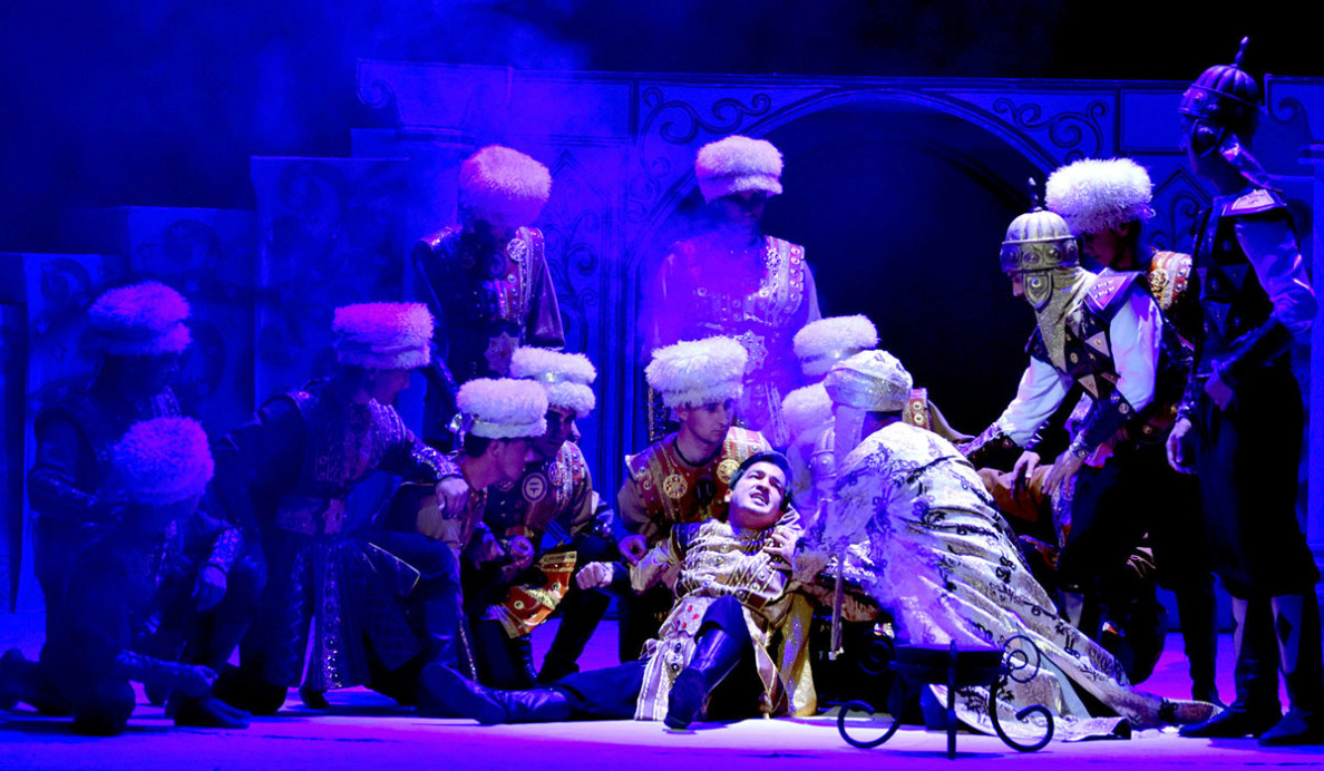 Derek agajy we maşgala bagty hakda rowaýat - Baş drama teatrynyň sahna hekaýaty